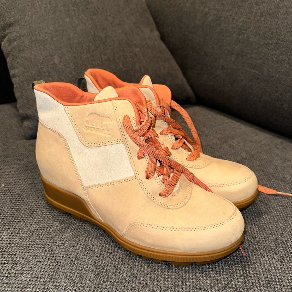 Sorel Women's Tan and Cream Ankle Boots